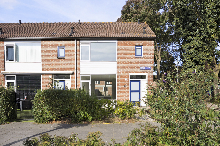 Corner house for rent: Donizettistraat 110, Stokhasselt Noord-Oost Tilburg
